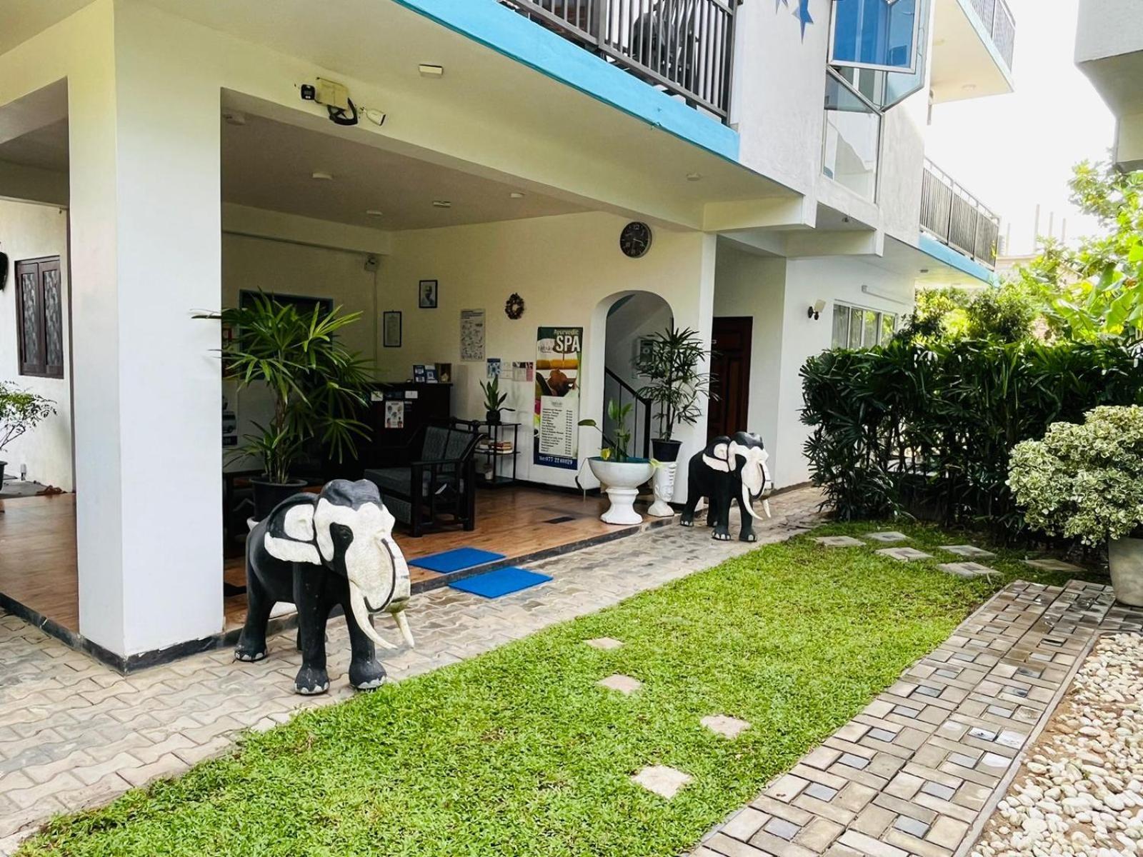 Nebula Residence Negombo Extérieur photo